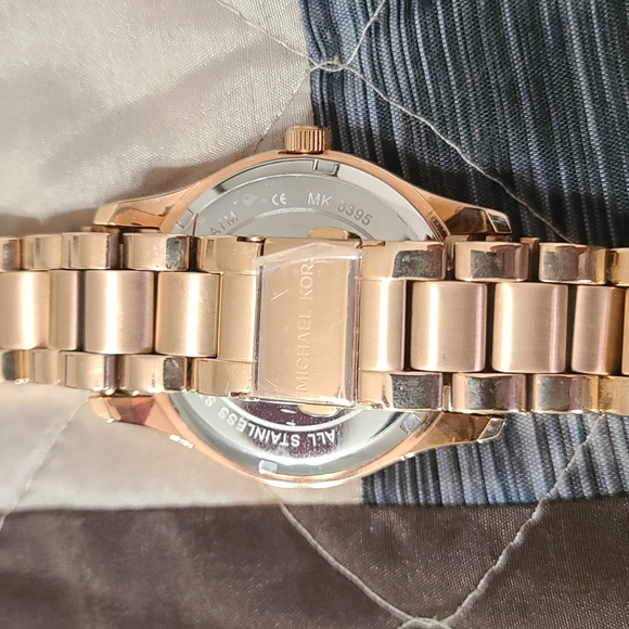 MICHAEL KORS unisex ROSE COLOR WATCH - Picture 2 of 2